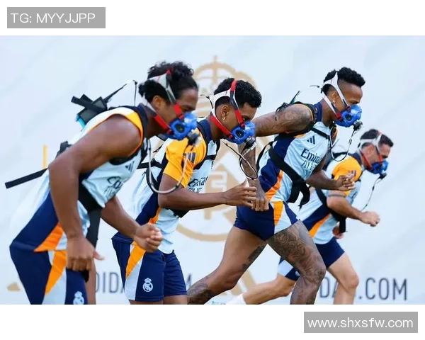 足球明星夏季训练服的时尚与功能完美结合引领运动潮流新风尚